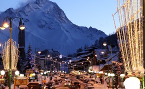 Ski Chalets in Les Deux Alpes - Image Credit:© Copyright © Tourist Office Les 2 Alpes / Bruno LONGO